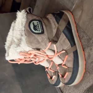 Sorel women's size 8 waterproof tie-up boot